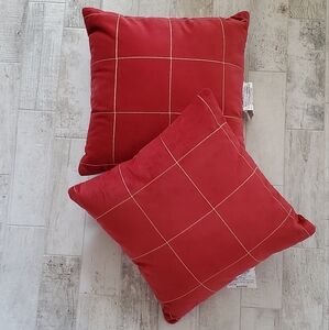 New with tags Target Threshold Red Gold Thread Plaid Christmas Holiday 2 Pillows